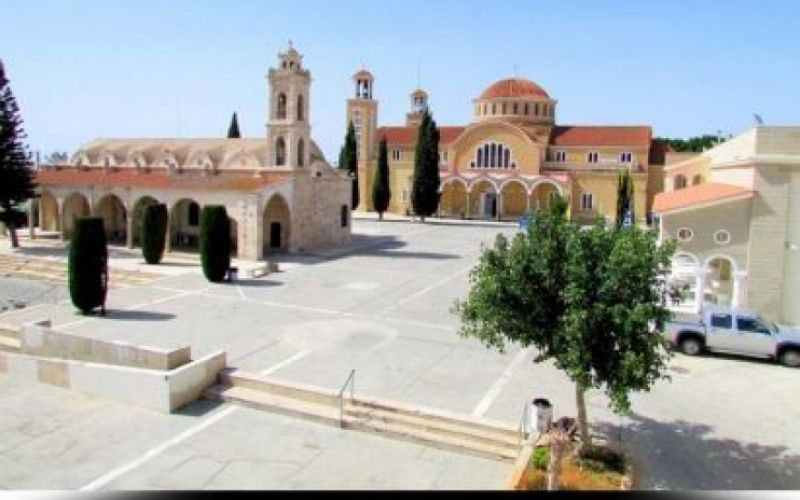 Η πλατεία με τις 3 εκκλησίες