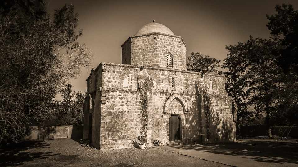 Ο Ναός του Αγίου Γεωργίου του Τερατσιώτη - Δυτικά του χωριού Αυγόρου