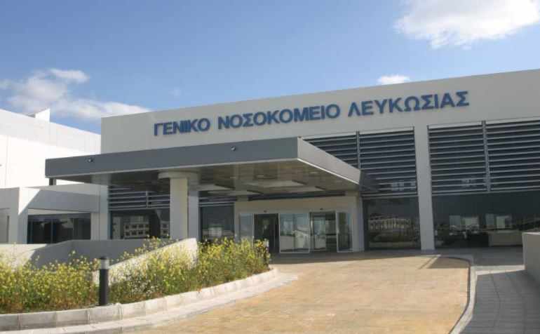 Θετικός γιατρός που έκανε και τις δύο δόσεις του εμβολίου