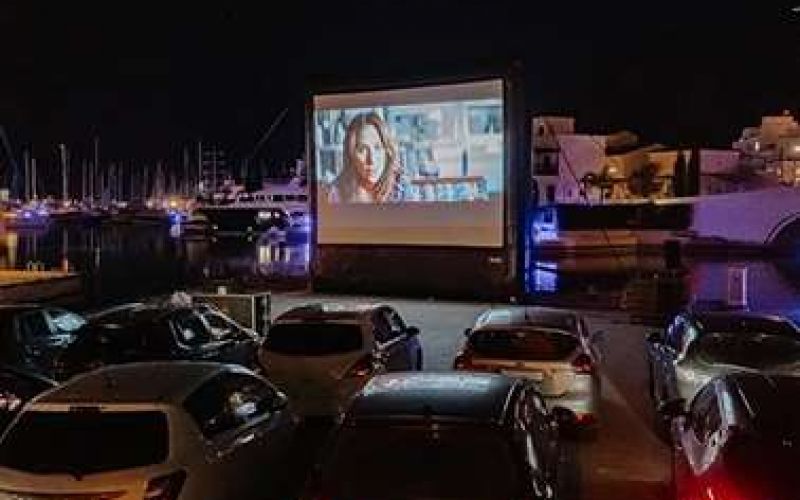 Drive-in Cinema: Ρομαντική βραδιά τη μέρα του Αγίου Βαλεντίνου