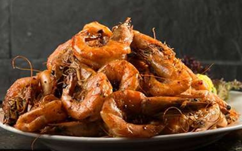 Enjoy delicious juicy prawns and more!